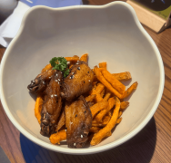 这种恶劣的卫生前提不只违反了食物平安